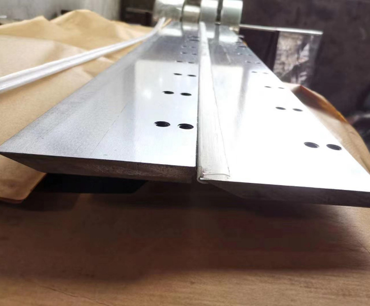 刀口镶钢刀